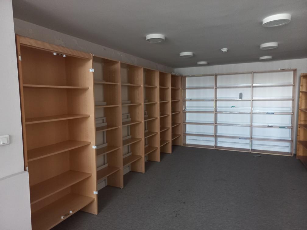 centre-de-documentation-etageres-1